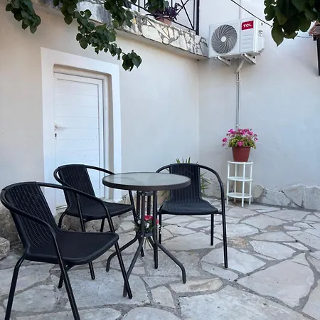 Apartment Kambi Himare